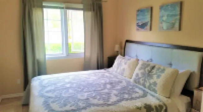 1BR Guest Apartment On Private Estate -KING BED- Pick Oranges by the Front Door