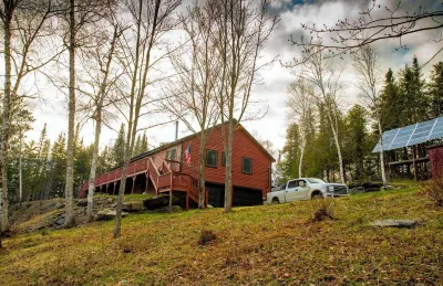 Lakeside Lodge with stunning views!