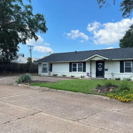 Walk to Sfa, Centrally Located 3 Bedroom in Historic Pecan Street Neighborhood