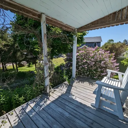 Cozy cottage with Ninigret Pond access and a short walk to the beach