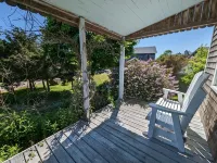 Cozy cottage with Ninigret Pond access and a short walk to the beach