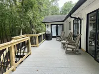 Lakefront Hideaway on Hartwell