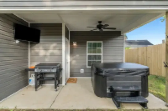 Bourbon Run - HotTub/ Ark 30min/ Horse Park 12min/ Walk Downtown/ 4BR Sleeps 8