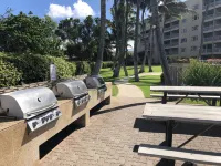 Menehune Shores 304: Stunning sunset views and just steps to the beach!