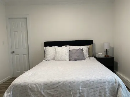 Modern 1 BR apt | Close to everything | Whitesboro Отели в г. Oneida County