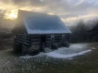 Cozy Log Cabin Near the Parkway - Homestays