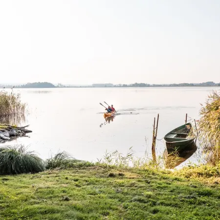 Vacation apartment directly on the lake with private access.