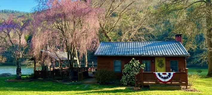Your Get away in a Modern Creekside  Cottage Directly on Pine Creek & Rail Trail Hotels in Lycoming County