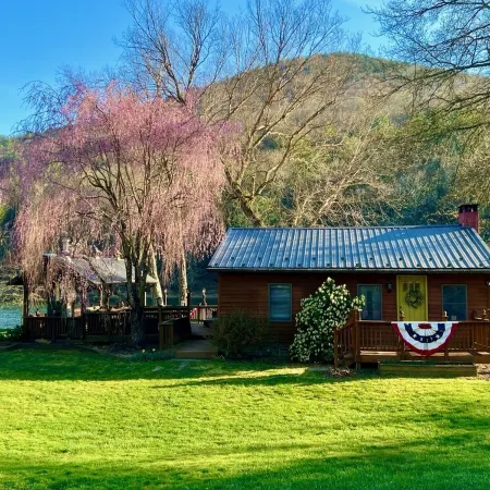 Your Get away in a Modern Creekside  Cottage Directly on Pine Creek & Rail Trail