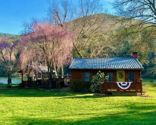 Your Get away in a Modern Creekside  Cottage Directly on Pine Creek & Rail Trail Hotels in McHenry Township