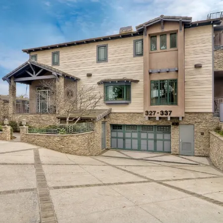 Spacious 4Br, Walk to Beach in Carlsbad Village! Steps to Everywhere!