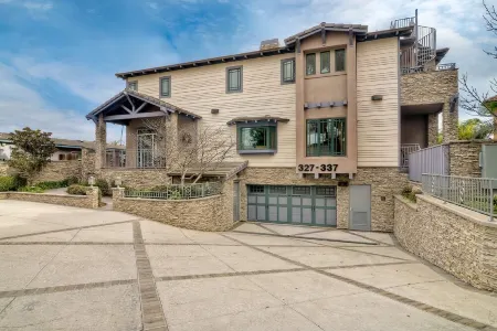 Heart of Carlsbad Village, Too  Walk Everywhere!Luxurious and Private.