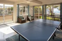 Sunset Harbor and Ocean Views, Modern Coastal Design, Beachfront Resort فنادق في أوسيانسيدي