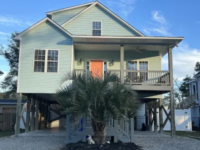 Relaxing getaway - walking distance to beach, ice cream shop, putt putt and more