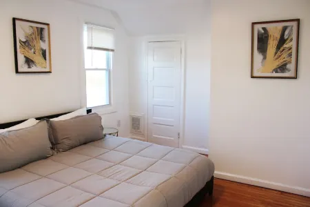 Modern 4 Bedroom Home in Wilmington Отели рядом с достопримечательностью «E. I. du Pont Home and Garden»