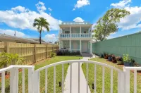 Top SkyBlue Cottage Near Downtown and Beach