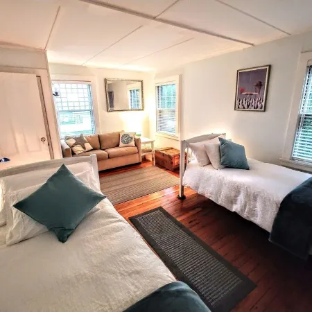 Easton's Beach House: Steps to the Beach. July 25-Aug 1 Cancellation Special!