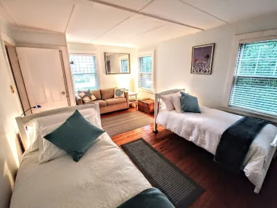 Easton's Beach House: Fall Weekends, Cozy Firepit, Steps to the Beach! Hotels near Norman Bird Sanctuary