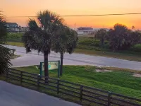 Beachfront Two Bedroom Condo with a Pool/2 nights or 7 nights. Pet friendly! Hotels in Freeport