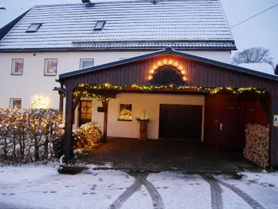 Cozy vacation apartment in the beautiful Ore Mountains in the town of the 7 valleys. Hotel di 