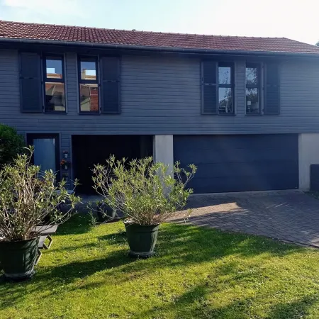 COLMAR, 2 bedrooms, 10 min walk from the center. Quiet location, garden and garage.