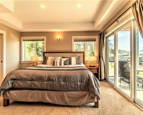 Elevator, Master Suites, Jacuzzi's -  steps to the Beach! Hotels in Netarts