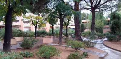T2, Ground Floor, Terrace, 5 mn walk from the beach and shops, sheets included Hotels near Plage of the Faviere