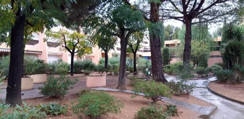 T2, Ground Floor, Terrace, 5 mn walk from the beach and shops, sheets included