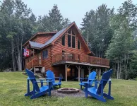 Beautiful Lakeside Log Home Near Acadia National Park - Kayak, Canoe, Swim, Fish - 4-Sterne