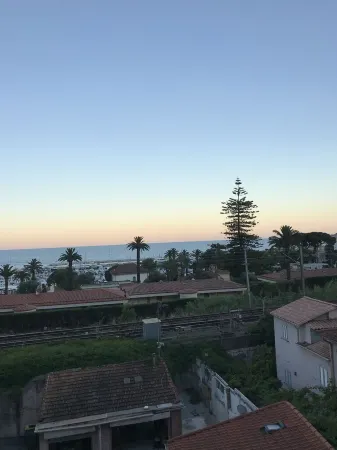 Bright apartment with sea view