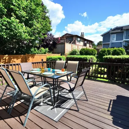 Wonderful 4-Bdrm, 2.5 Bath Home in Renton,15 Min to Seattle,2 Min to Coulon Park