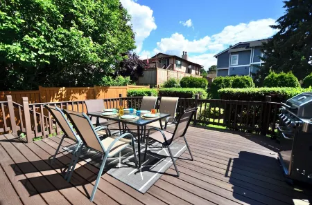 Wonderful 4-Bdrm, 2.5 Bath Home in Renton,15 Min to Seattle,2 Min to Coulon Park