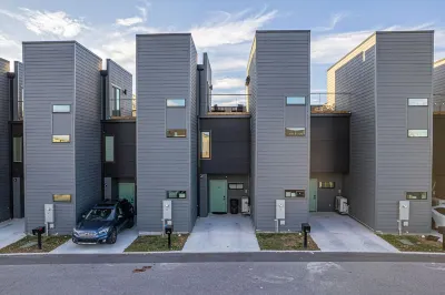 Historical Downtown, Private, Self-check-in, 1 car Parking, 1King & 1Queen beds