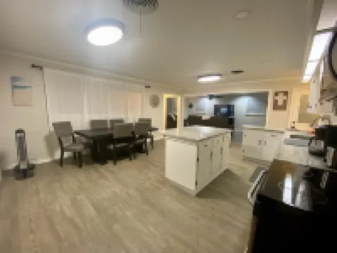 Midtown Escape - located in the heart of Graham, Texas Hotels in Graham