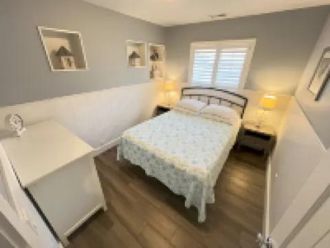 Sea La Vie - Just one block to beach and close walk to downtown!