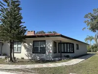 Bighouse4.5 miles from Clearwater Beach pier 60 2.2miles from old coachman park Hotels near Publix Super Market at Gulf to Bay Plaza