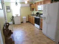 Country Farmhouse, Bristol Casino, Fall Time, Leaf Peeking Season, Hiking/Biking Hotel a Carter County