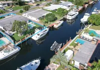 Upscale Florida Waterfront Heaven, Pool, Jacuzzi
