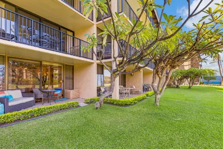 Papakea RESORT! - RENOVATED unit, GROUND FLOOR & steps to BEACH, POOL & BBQ