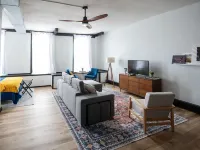 Cozy studio in enchanting downtown Warrensburg with full kitchen, AC, WiFi Hotels in Warrensburg