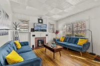 Beaver Street Bungalow w/AC, Fenced Yard, W/D, 4 Smart TVs, 1G WiFi, RV Parking.