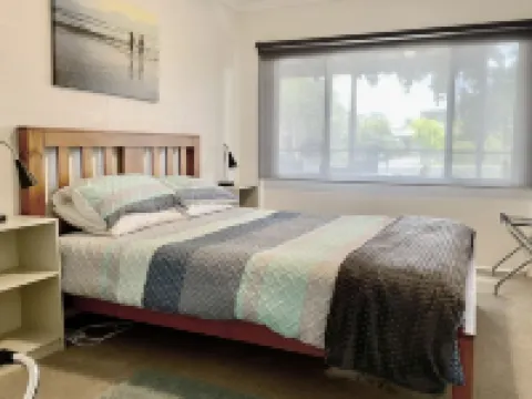 Sandy Bottom self-contained  unit - Hear the waves while you sleep. Hotels in Broulee