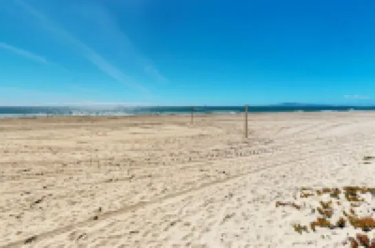 ON THE SAND! Beachfront Huntington Beach 3bd home! Walk out of house on sand!!