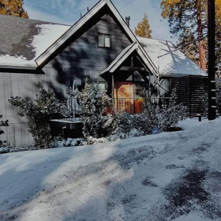 Modern Chalet w/Lakeview + Hot Tub -@TrinityHomeLA 4300+sq ft
