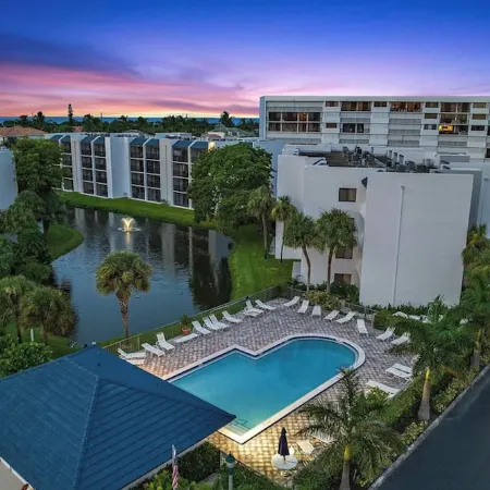 Beachside Modern Wellness Villa with Spacious Patio, Walk to the Beach