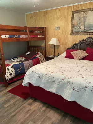 Rustic  ranch retreat with private saltwater pool! Pool closed Nov1-March 30