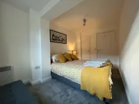 Cotswold apartment with private parking!