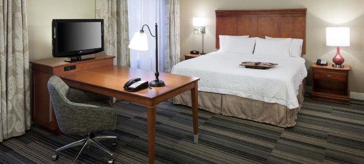Hampton Inn & Suites Davenport Hotels in Scott County