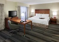 Hampton Inn & Suites Davenport - parking