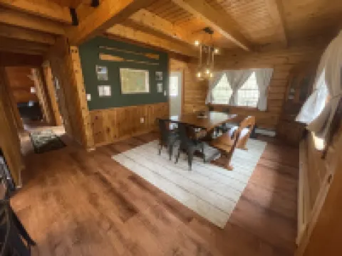 Log Cabin 1.6 Miles from Newfound Lake! Pet Friendly! Sleeps up to 10
